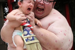泣き相撲
